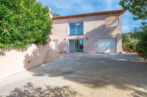 Foto 32 - Casa de 5 habitaciones en Cavalaire-sur-Mer con piscina privada y jardín