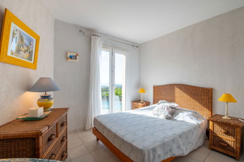 Foto 14 - Casa de 5 habitaciones en Cavalaire-sur-Mer con piscina privada y vistas al mar