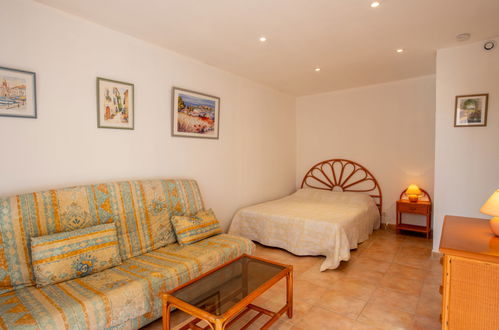 Photo 17 - 5 bedroom House in Cavalaire-sur-Mer with private pool and garden