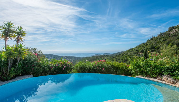 Foto 1 - Casa de 5 quartos em Cavalaire-sur-Mer com piscina privada e vistas do mar