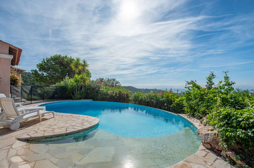 Photo 30 - Maison de 5 chambres à Cavalaire-sur-Mer avec piscine privée et vues à la mer