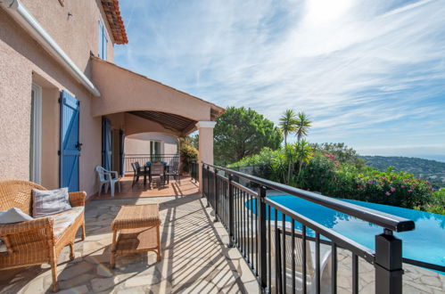 Foto 4 - Casa de 5 habitaciones en Cavalaire-sur-Mer con piscina privada y vistas al mar