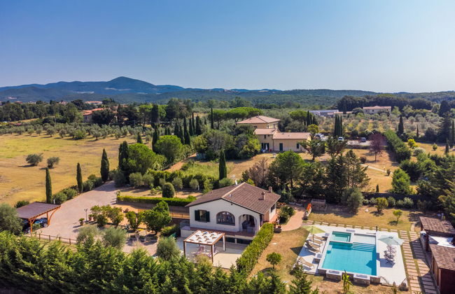 Casa de 5 quartos em Cecina com piscina privada e jardim - Foto 1