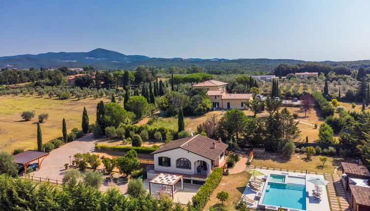 Foto 1 - Casa con 4 camere da letto a Cecina con piscina privata e vista mare