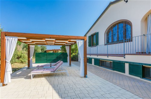 Foto 5 - Casa de 4 quartos em Cecina com piscina privada e vistas do mar
