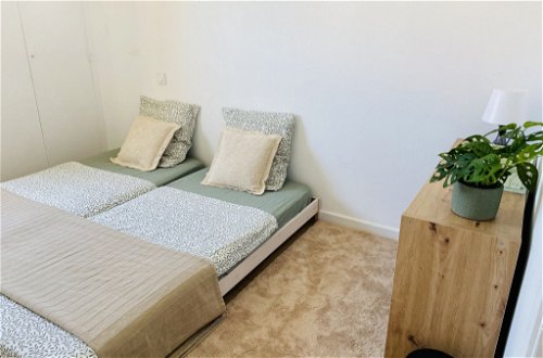 Foto 23 - Appartamento con 2 camere da letto a Hyères con vista mare