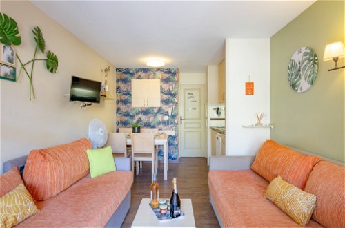 Foto 7 - Apartamento de 1 quarto em Saint-Raphaël com piscina e vistas do mar