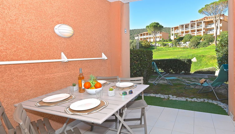 Photo 1 - 1 bedroom Apartment in Saint-Raphaël with swimming pool and garden