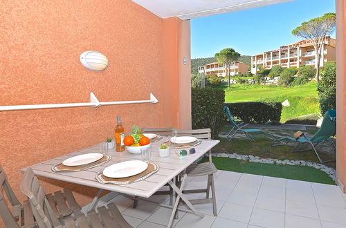 Photo 1 - 1 bedroom Apartment in Saint-Raphaël with swimming pool and garden