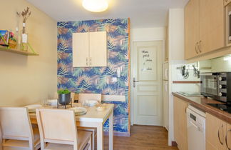 Photo 3 - 1 bedroom Apartment in Saint-Raphaël with swimming pool and garden