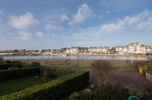 Foto 2 - Apartamento de 2 habitaciones en Dives-sur-Mer con piscina y vistas al mar