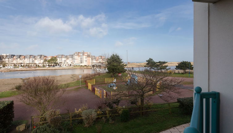 Foto 1 - Apartamento de 2 habitaciones en Dives-sur-Mer con piscina y vistas al mar