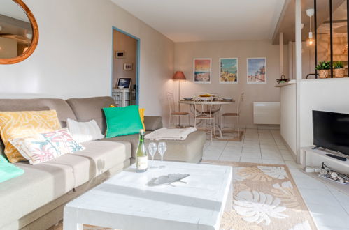 Foto 6 - Apartamento de 2 quartos em Dives-sur-Mer com piscina e vistas do mar