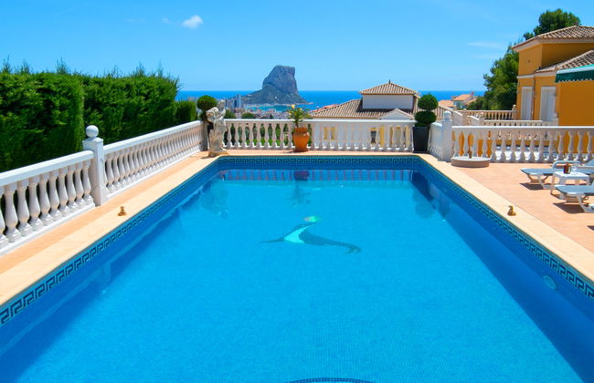 Casa de 5 quartos em Calp com piscina privada e terraço - Foto 1