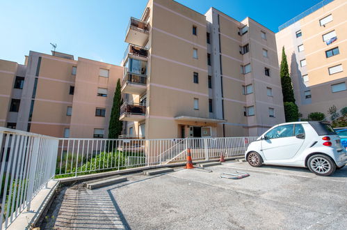 Foto 17 - Apartamento en Cavalaire-sur-Mer con piscina y vistas al mar