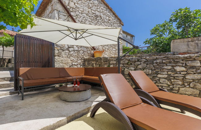 Casa de 2 quartos em Raša com jardim e terraço - Foto 2
