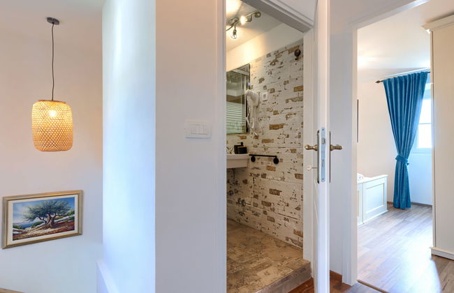Casa de 2 quartos em Raša com jardim e terraço - Foto 14