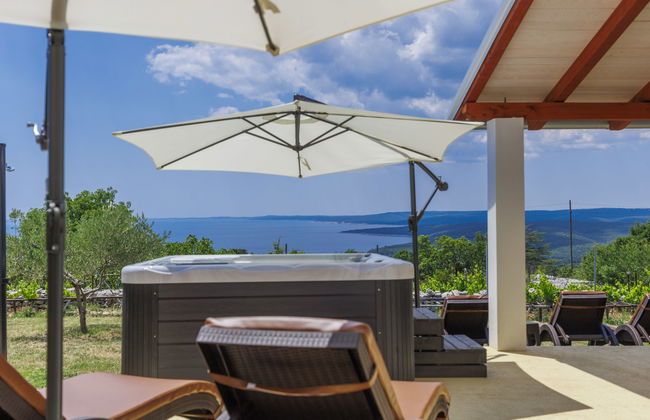 Casa de 2 quartos em Raša com jardim e terraço - Foto 1