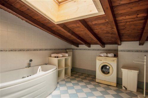 Foto 27 - Appartamento con 3 camere da letto a Montano Lucino