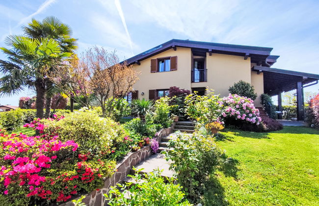 Apartamento de 4 quartos em Montano Lucino com jardim - Foto 1