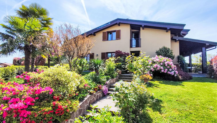 Foto 1 - Appartamento con 3 camere da letto a Montano Lucino con giardino