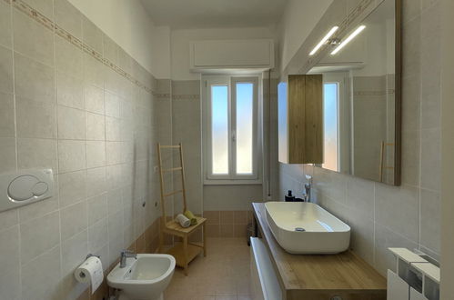 Foto 30 - Appartamento con 1 camera da letto a Imperia con vista mare