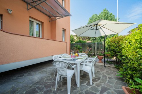 Foto 37 - Casa con 3 camere da letto a Viareggio con giardino e vista mare