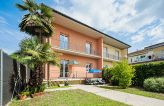 Foto 3 - Casa con 3 camere da letto a Viareggio con giardino e vista mare
