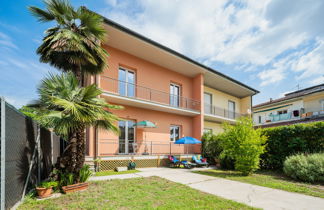 Foto 3 - Casa de 3 habitaciones en Viareggio con jardín y vistas al mar