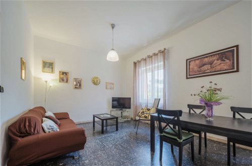 Foto 5 - Casa con 3 camere da letto a Viareggio con giardino e vista mare