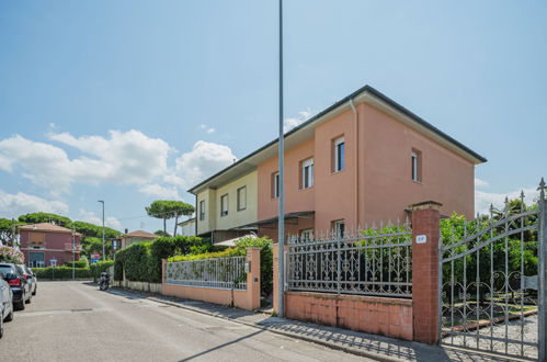 Foto 4 - Casa con 3 camere da letto a Viareggio con giardino e vista mare