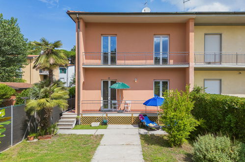 Foto 33 - Casa de 3 habitaciones en Viareggio con jardín y terraza