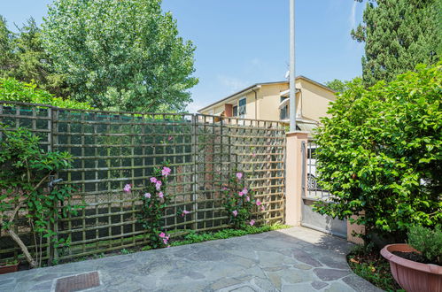 Photo 43 - Maison de 3 chambres à Viareggio avec jardin et vues à la mer