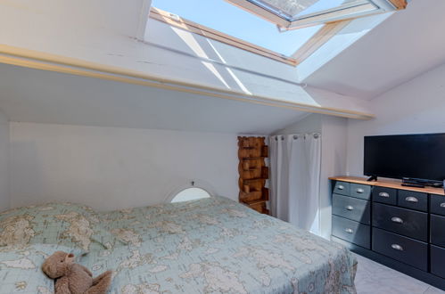 Foto 16 - Appartamento con 1 camera da letto a Saint-Cyprien con vista mare