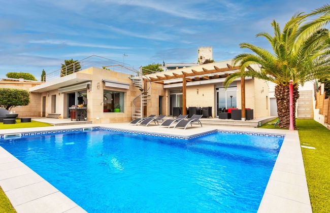 Casa de 5 quartos em Lloret de Mar com piscina privada e jardim - Foto 1