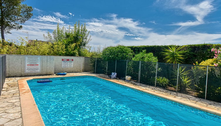 Foto 1 - Apartamento de 2 quartos em Fréjus com piscina e vistas do mar