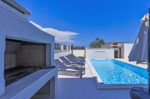 Foto 27 - Casa de 5 habitaciones en Medulin con piscina privada y terraza