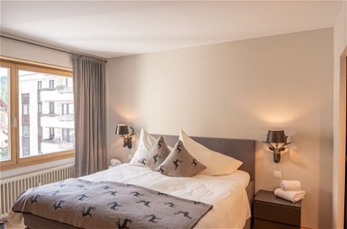 Foto 14 - Appartamento con 2 camere da letto a Sankt Moritz con piscina e vista sulle montagne