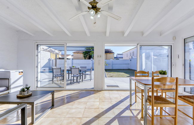 4 bedroom House in Castelló d'Empúries with private pool and garden - Photo 3