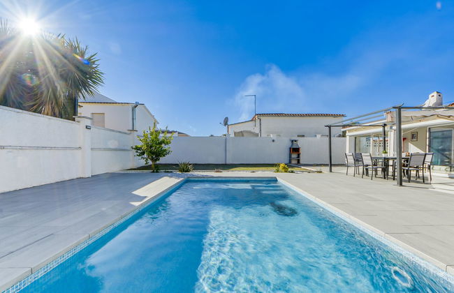 4 bedroom House in Castelló d'Empúries with private pool and garden - Photo 30