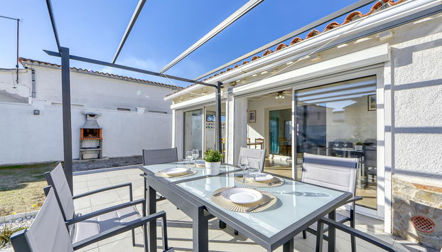 4 bedroom House in Castelló d'Empúries with private pool and garden - Photo 2