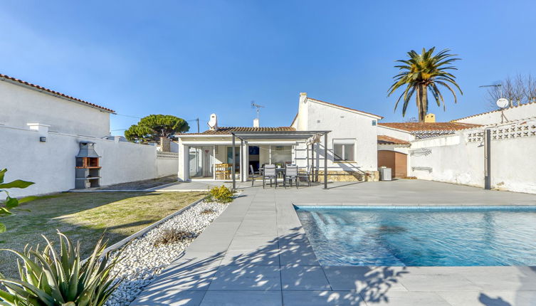 Foto 1 - Casa de 3 quartos em Castelló d'Empúries com piscina privada e vistas do mar