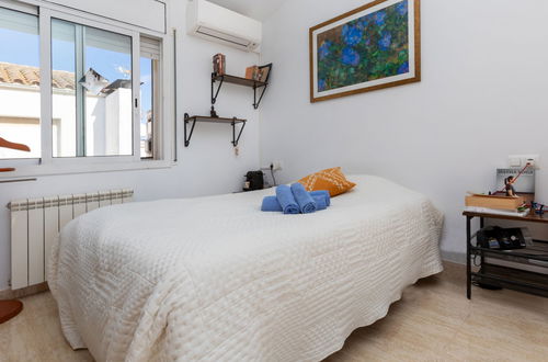 Photo 4 - 2 bedroom Apartment in Palamós with garden and terrace