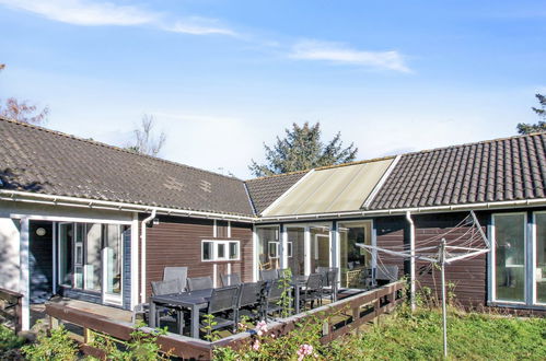 Photo 4 - Maison de 4 chambres à Aakirkeby avec terrasse et sauna