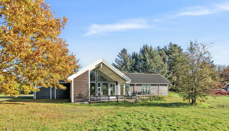 Photo 1 - Maison de 4 chambres à Aakirkeby avec terrasse et sauna