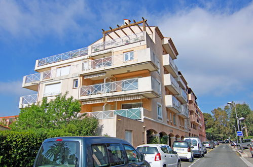 Foto 18 - Appartamento a Fréjus con vista mare