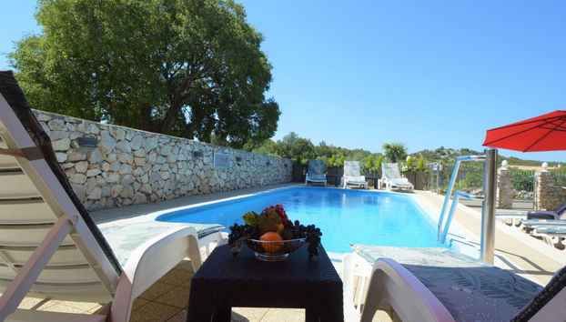 Apartamento de 2 quartos em Tribunj com piscina e jardim - Foto 2