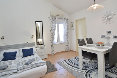 Photo 8 - 2 bedroom Apartment in Tribunj with swimming pool and garden