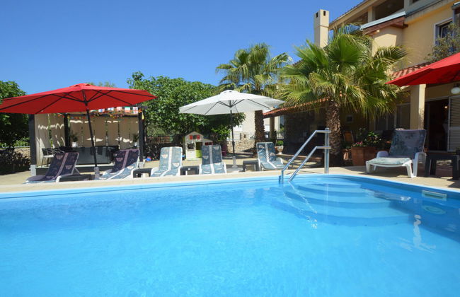 Apartamento de 4 quartos em Tribunj com piscina e jardim - Foto 1