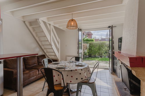 Photo 3 - Maison de 2 chambres à Cabourg avec piscine et vues à la mer